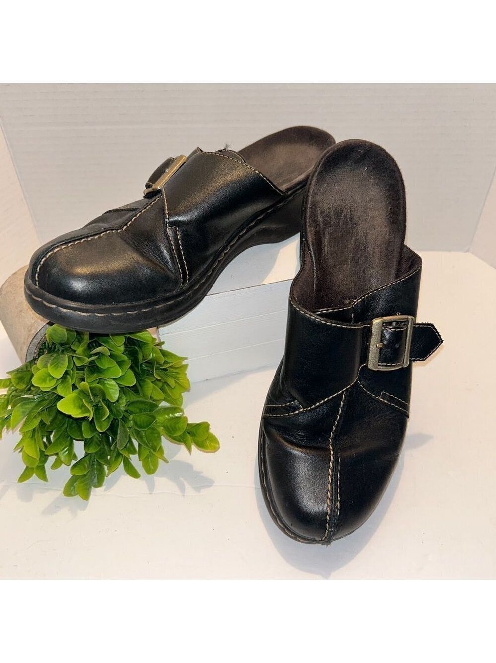 Ladies Clark’s leather slip on mule Size 8 1/2